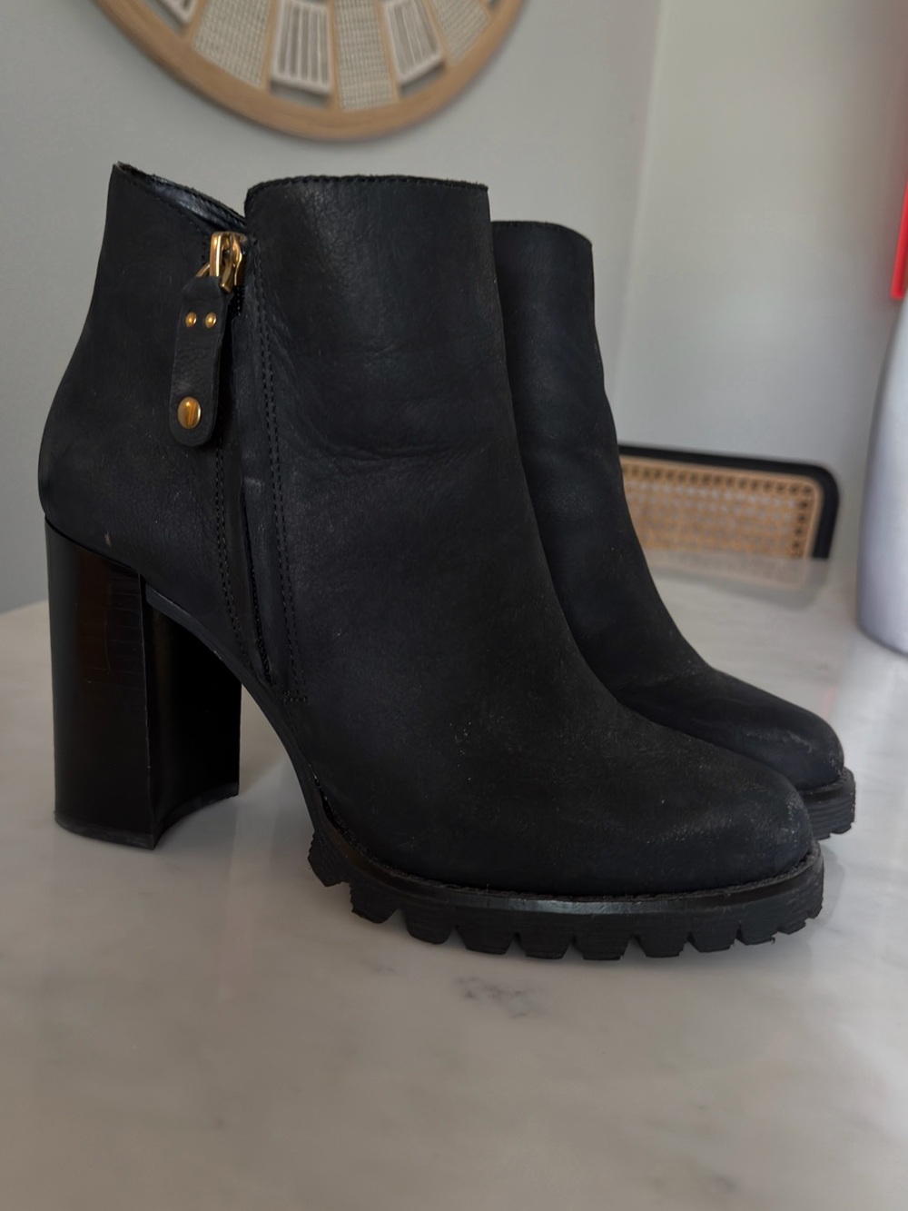 Never worn Gibson Latimer Black Leather Lug-Sole Ankle Boots